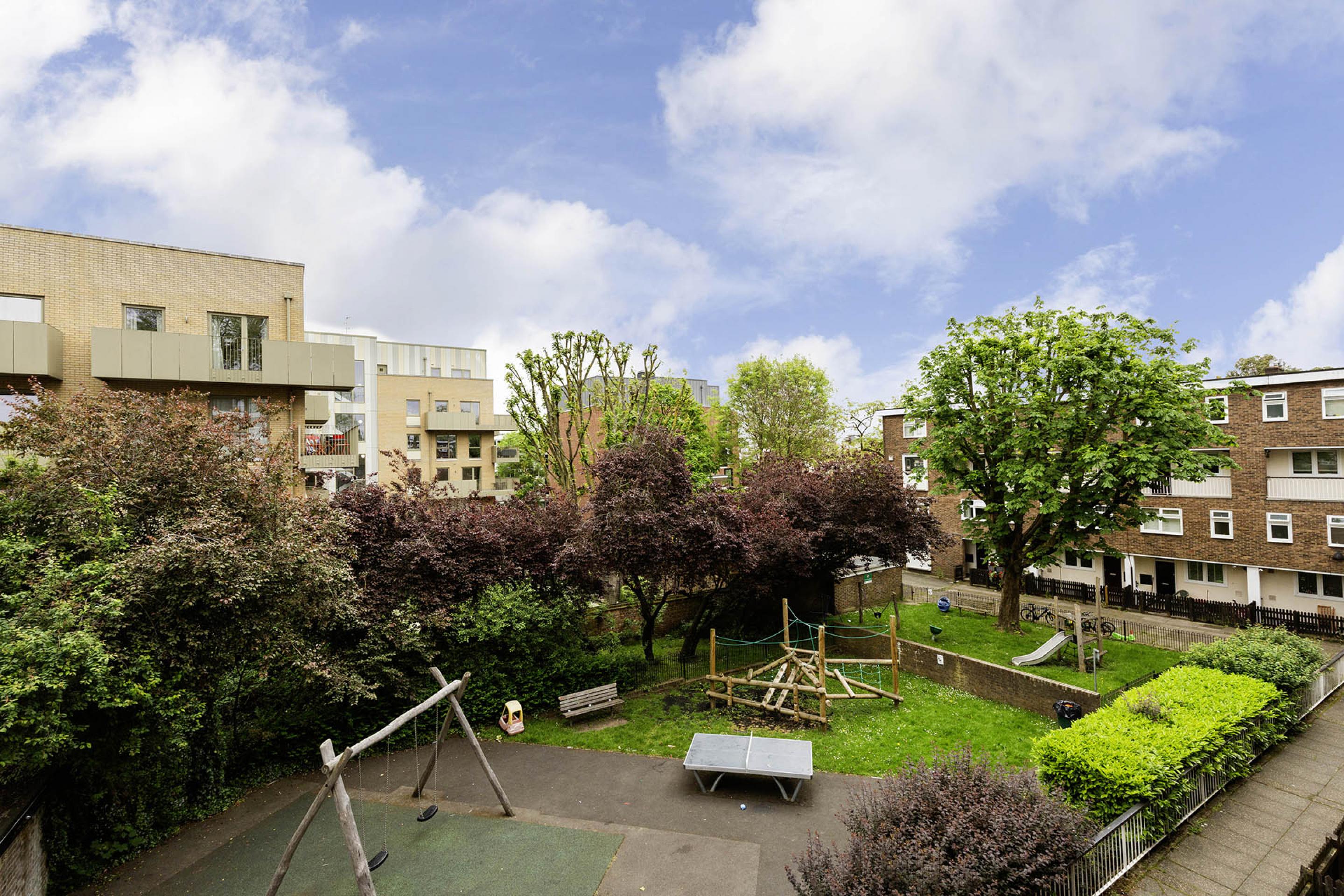 			NEW INSTRUCTION!, 4 Bedroom, 1 bath, 1 reception Flat			 Hilldrop Road, Tufnell Park N7